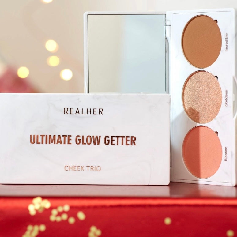 Realher ultimate glow getter face palette features 3 beautiful glowing shades that will highlight and contour every inch of your face and body giving off that island glow youve been dreaming about! Only available for purchase at Facetreasures Boutique at Facetreasures.com shipped same day you order worldwide.