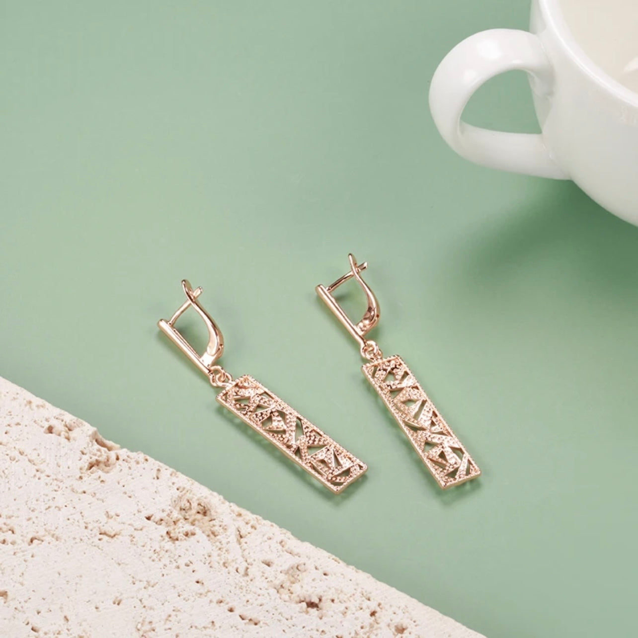 This Sterling Silver, Rose Gold, and High-grade Steel tricolor necklace and earrings set is perfect for any special woman in your life. Crafted with expertly sourced top-grade steel and silver material, these pieces are timeless and sure to make a lasting impression. The pendant is a twisted-rectangle shape adorned with dazzling sparkles, while the 18-inch link-style necklace complements with a bold yet elegant look. Matching tricolor earrings complete the set - perfect for any occasion!