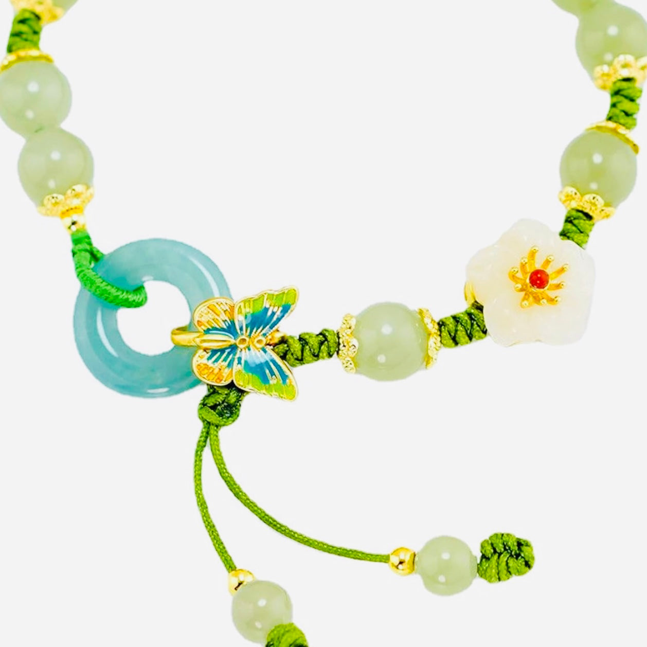 Pulsera con cuentas de piedra de jade con detalles de flor y mariposa en jade para prosperidad y suerte