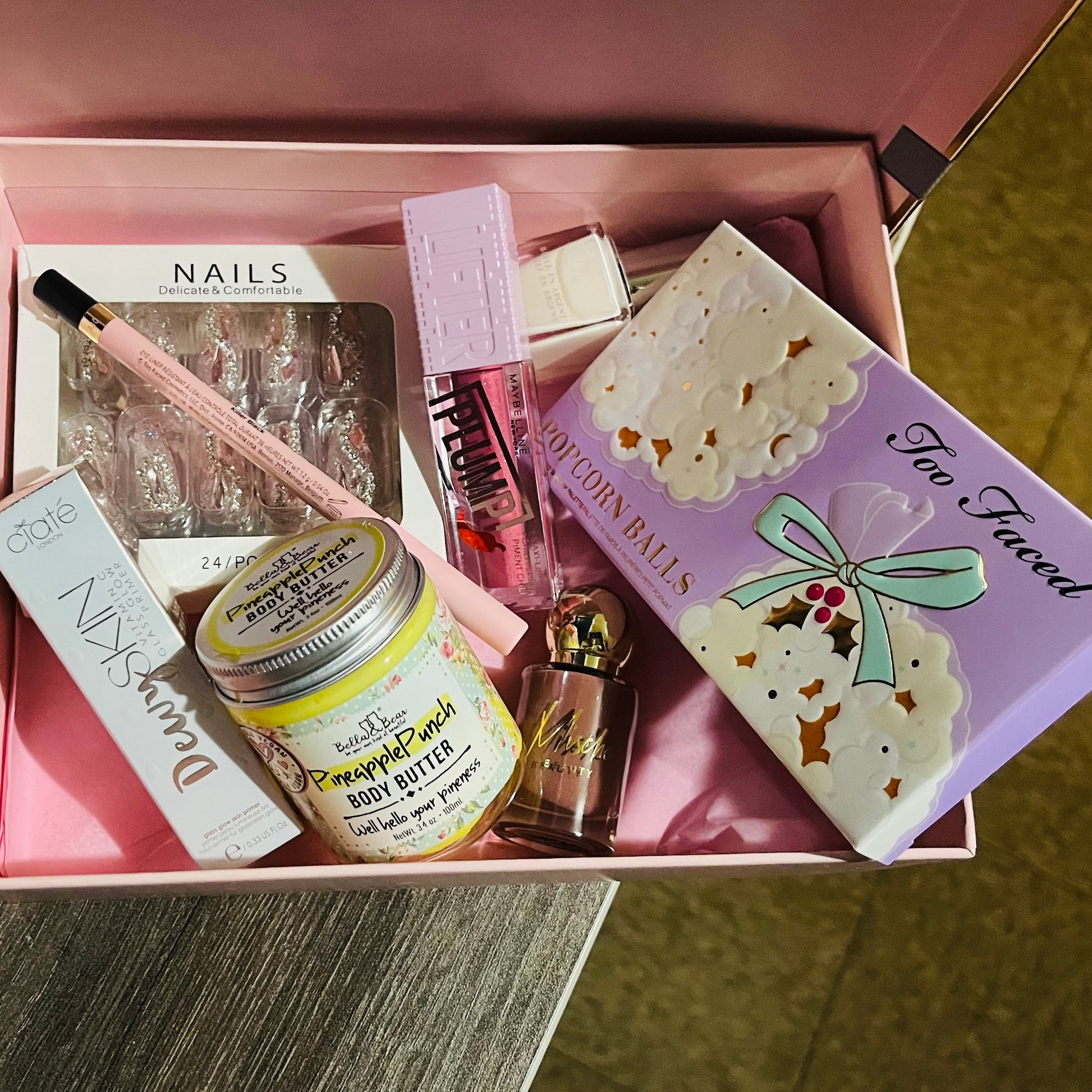 Facetreasures X Too faced glam goddess 8 piece makeup bundle box