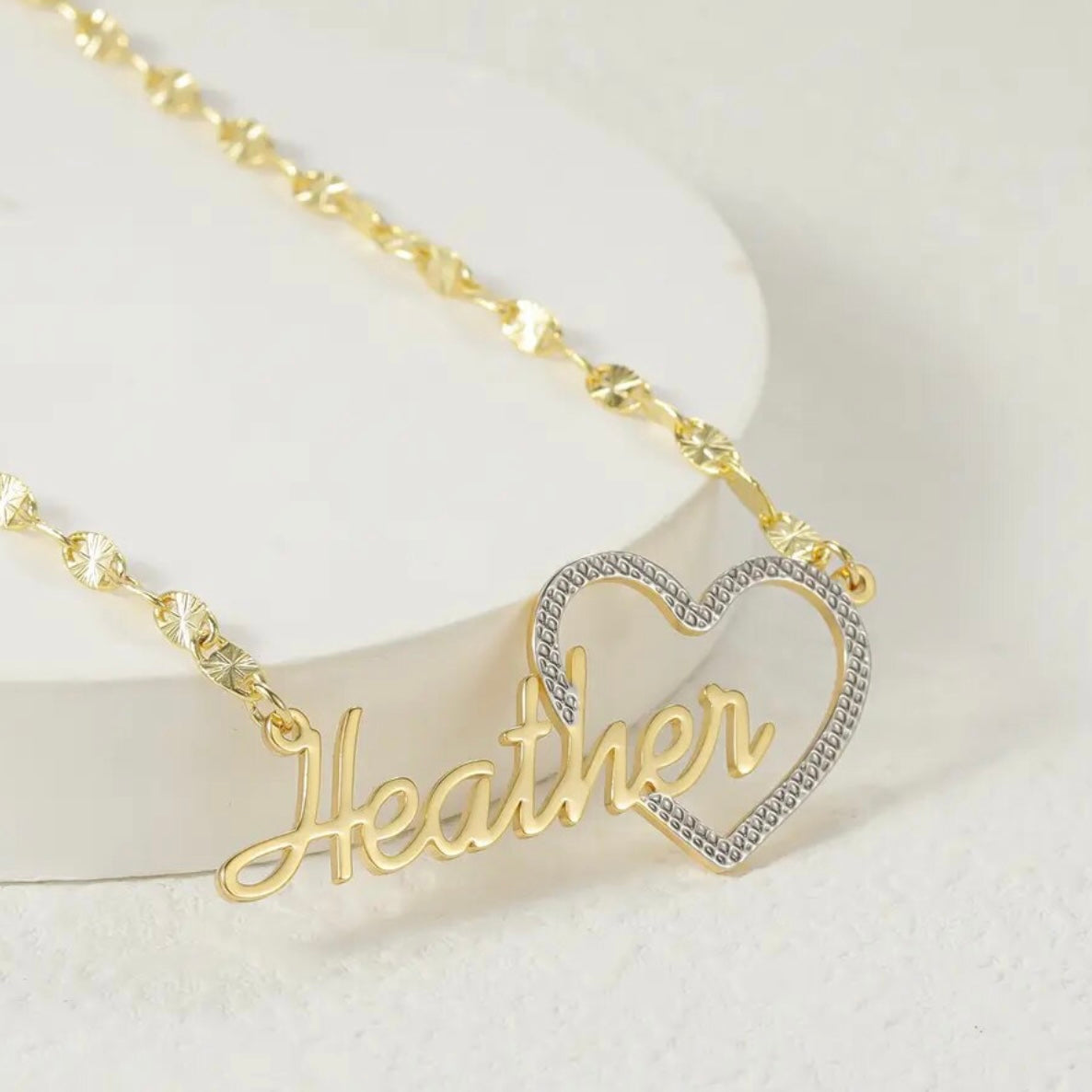 Zweifarbiger, herzförmiger Anhänger mit individuellem Namen aus 10 Karat Vermeil-Gold und Sterling-Silber mit passender Halskette