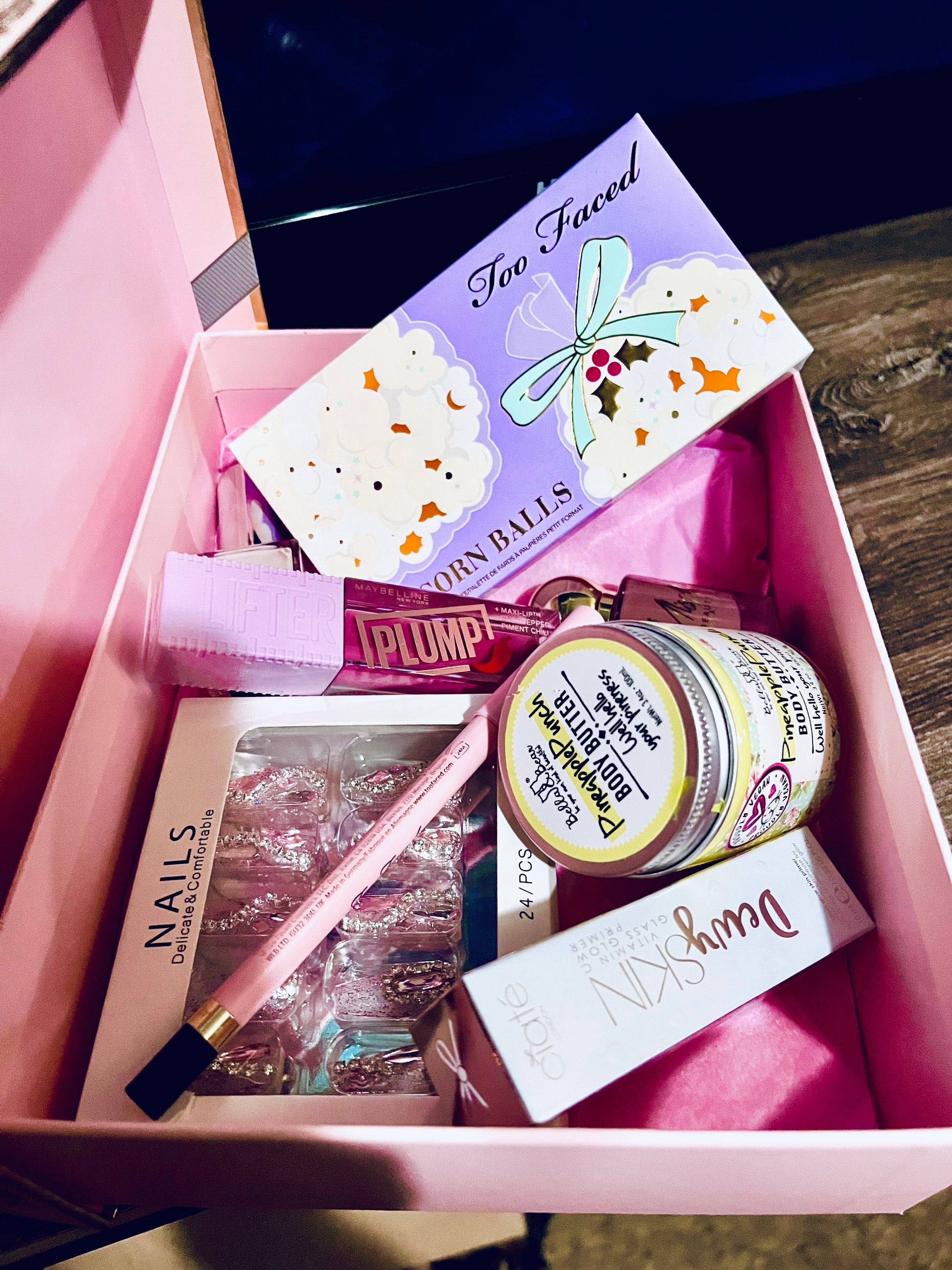 Facetreasures X Too faced glam goddess 8 piece makeup bundle box