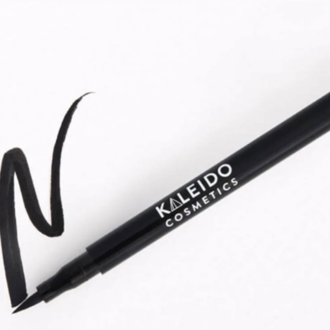 Calling all eyeliner aficionados! If you’ve ever had streaky liners that crease, melt, and run on you, you can put those beauty woes behind you. This liner is impressively waterproof and smudgeproof and delivers the blackest of black pigment. The Obsidian Waterproof Liquid Eyeliner offers a reliable and well-pigmented finish that lasts for up to 18 hours with minimal reapplication needed, making it the perfect choice for any occasion.