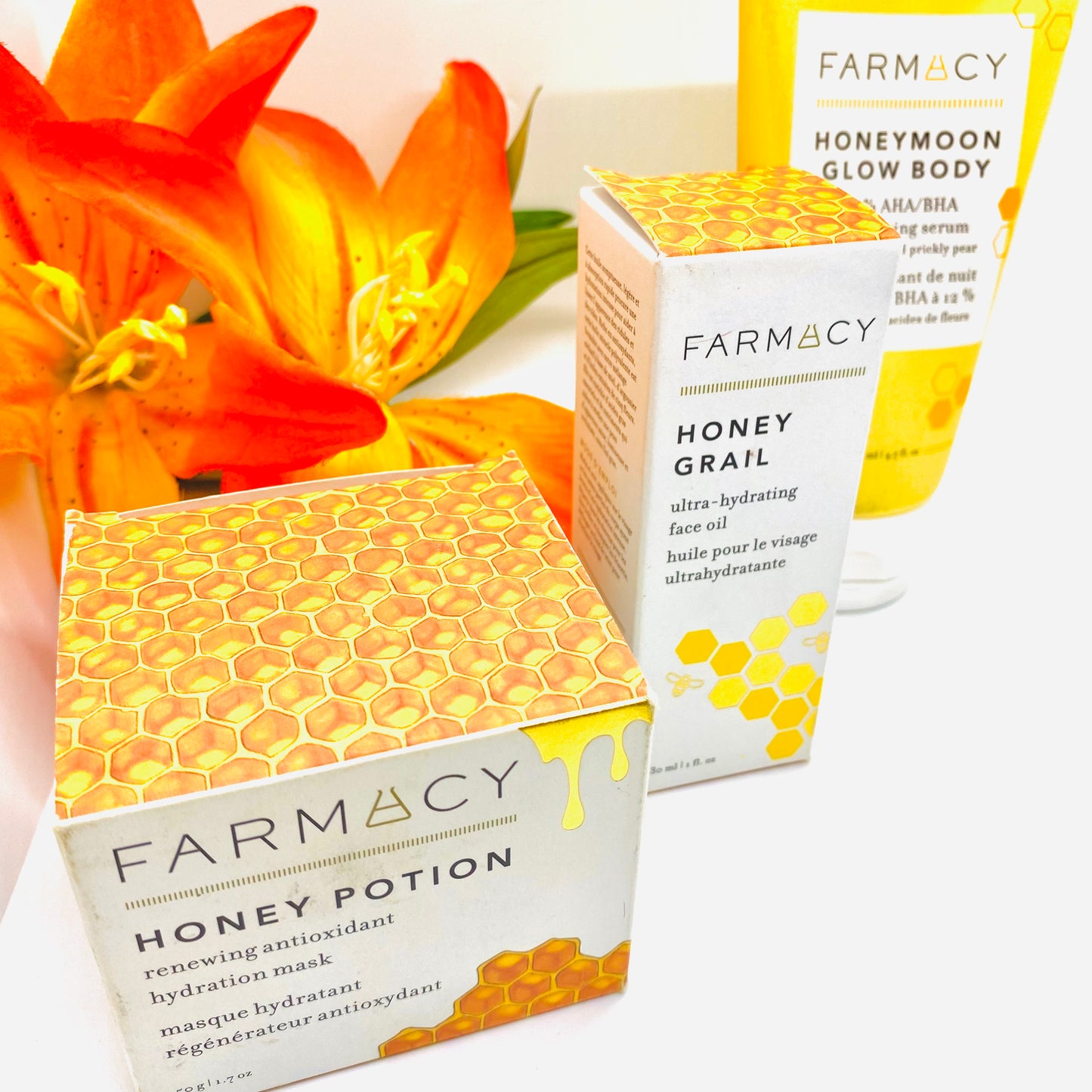 Farmacy Honeymoom Glow 3 piece Anti aging power Bundle which includes one fullsize cleanser, one full siz honey grail ultra hydrating face oul and last but not least, one super anti aging Night and day moisturizer- All products have been curated specifically for Facetreasures Boutique and sister sites and you will jot find this set ir bundle anywhere else except here at facetreasures.com