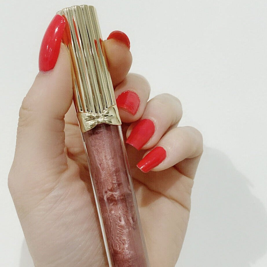 Gloss to make em envy, All natural lip plumping gloss that gives result immediately & With a Estee Lauder pure color envy #115 flashfire -Shine so bright, you can't help but kiss it.