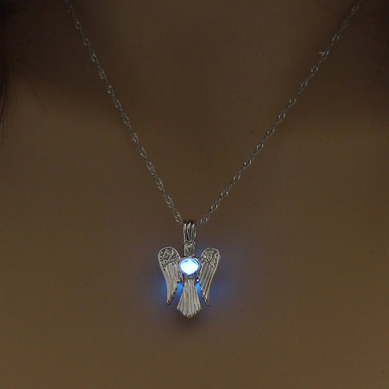 El collar del ángel luminoso