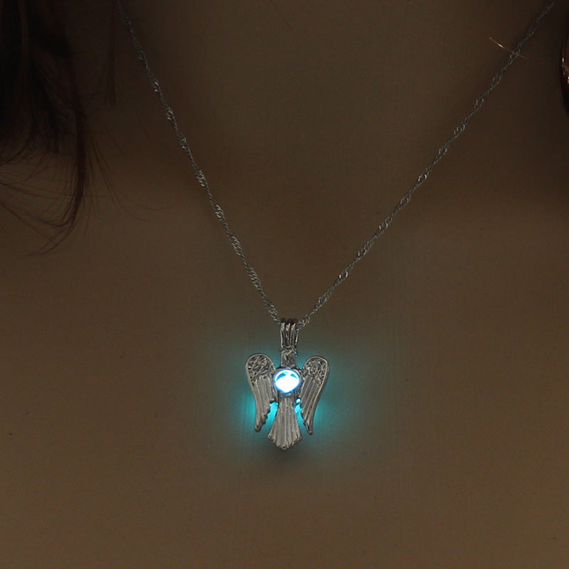 El collar del ángel luminoso