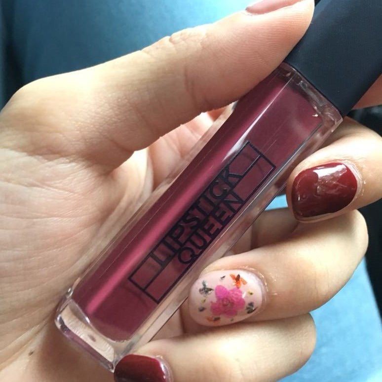 A long-wearing liquid lip color that never disappoints! Features a lightweight, pigment-rich formula that glides on smoothly Gives a velvety, gorgeous matte finish Leaves lips soft, moist & comfortable Available in an array of shades for matching