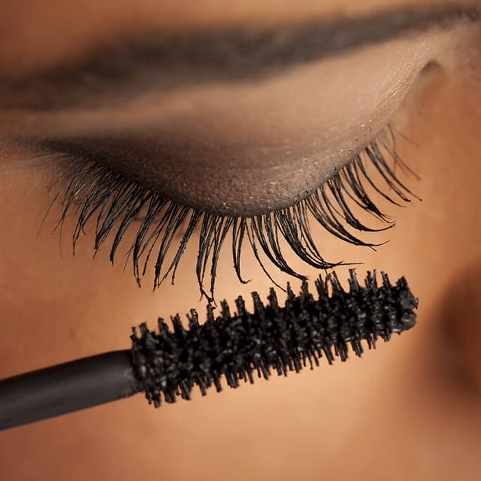 TRESQUE BLACK MASCARA WITH BUILT IN LASH ENHANCER AND LASH CURLER