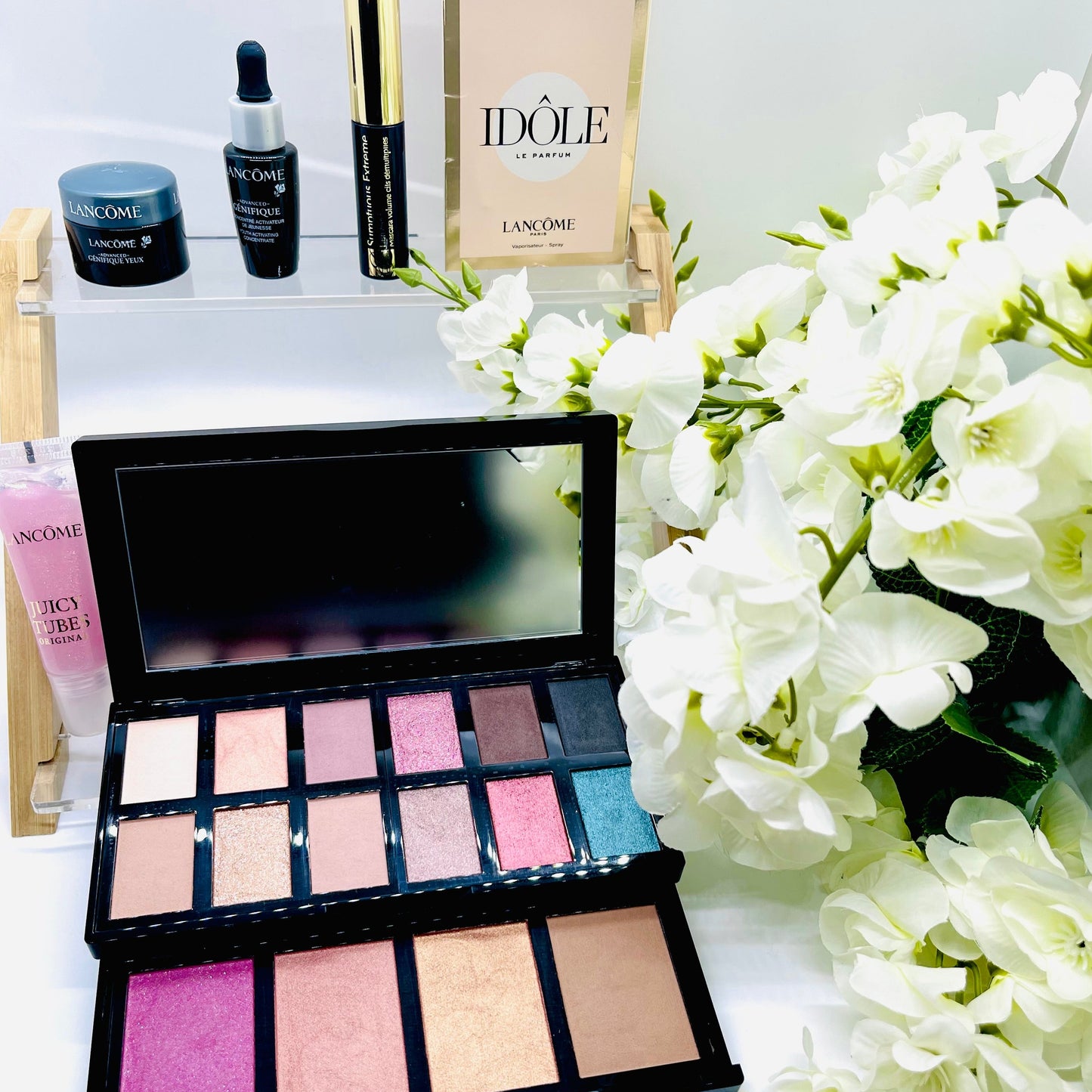 Lancôme's On-Of-a-kind Parisian Wanderlust Gift Set Brings luxury at its finest. The "Ultimate" in Lancome items never before seen curated with only the most popular sought after items on the market. This gift set makes a great addition to any Beauty & Skincare Collector Arsonal. You are only receiving the best in Lancome luxury beauty & skin care Line starting with the following: