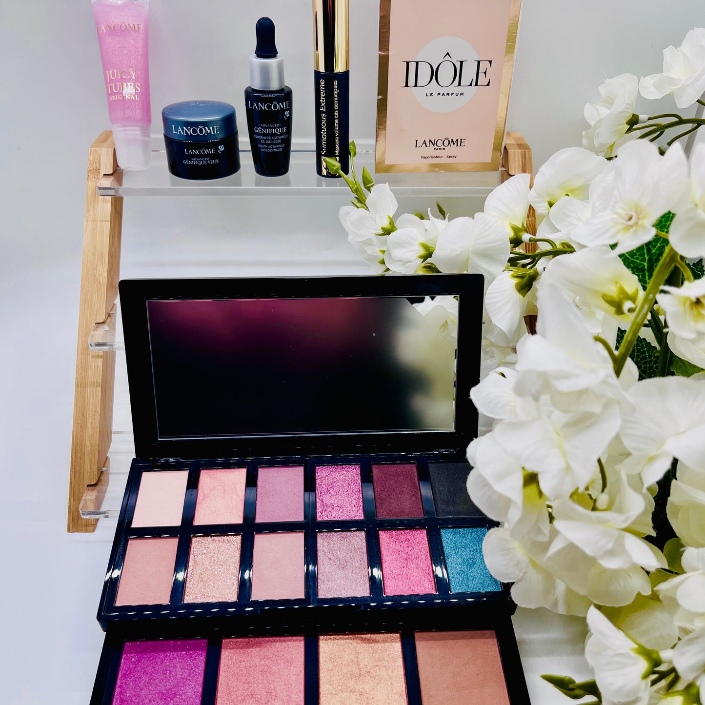 Lancôme's On-Of-a-kind Parisian Wanderlust Gift Set Brings luxury at its finest. The "Ultimate" in Lancome items never before seen curated with only the most popular sought after items on the market. This gift set makes a great addition to any Beauty & Skincare Collector Arsonal. You are only receiving the best in Lancome luxury beauty & skin care Line starting with the following: