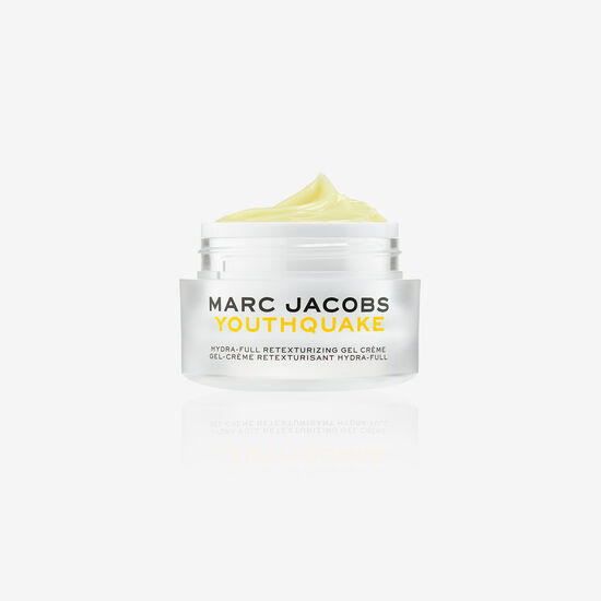 A multitasking full size moisturizer, with powerful Pineapple Enzymes,Retinol and encapsulated sodium hyaluronate, that provides deep hydration and retexturizing results for a glowing, Moisturized younger looking makeup-ready canvas.