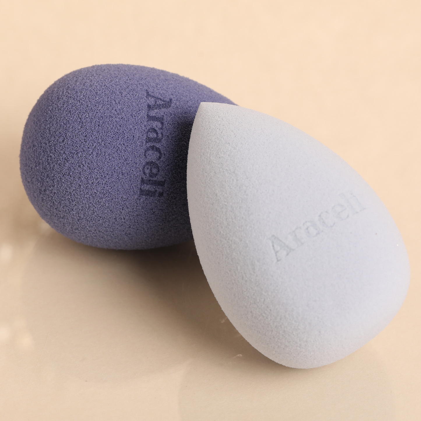 Effortlessly apply your foundation, concealer, and cream products. Need to bake? The Bella Sponge's pointed tip provides precise application of powder.