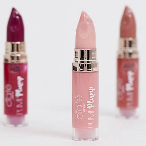 a super smoothing, plumping gloss for enviably soft, full lips. Expertly formulated with unique cooling agent Frescolat and Hyaluronic Filling Spheres, the gloss smooths and nourishes the lips whilst plumping out fine lines.