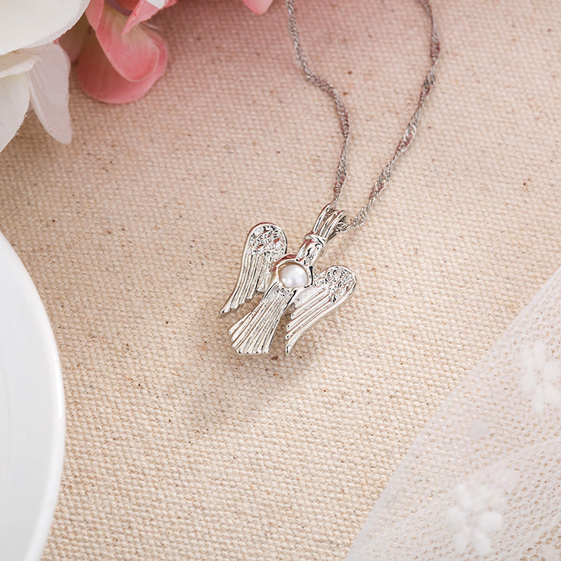 El collar del ángel luminoso