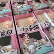 This marbleized baked bronzer is inspired by different moods and personalities with a custom blended shade and signature chocolate fragrance. The Fox In A Box Party Girl is a baked bronzer that brings a warm glow to your face