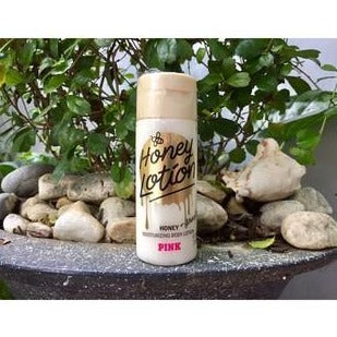 FEEL NOURISHED IN YOUR SKIN.  Nourishing and hydrating, this  made-by-bees mini cream is sweet to skin with Pure Honey and Shea Butter. Smooth on for a healthy-looking glow and subtle-sweet, comforting scent.  INGREDIENT SPOTLIGHT: PURE HONEY  Straight from the hive. Honey is a centuries-old remedy and liquid gold