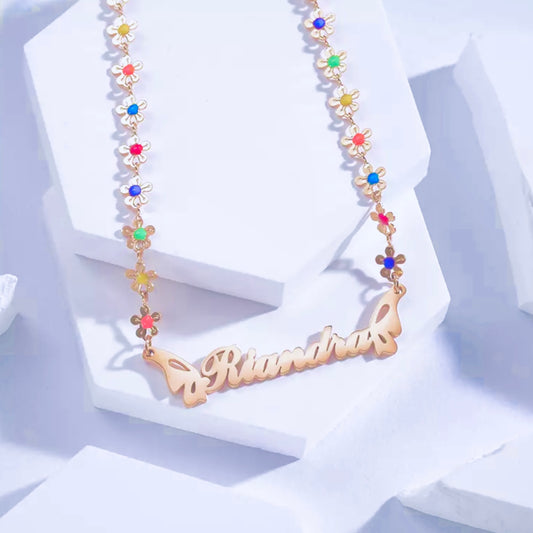 Collar con nombre personalizado de flores y mariposas multicolores 3D de acero inoxidable de oro de 14 k