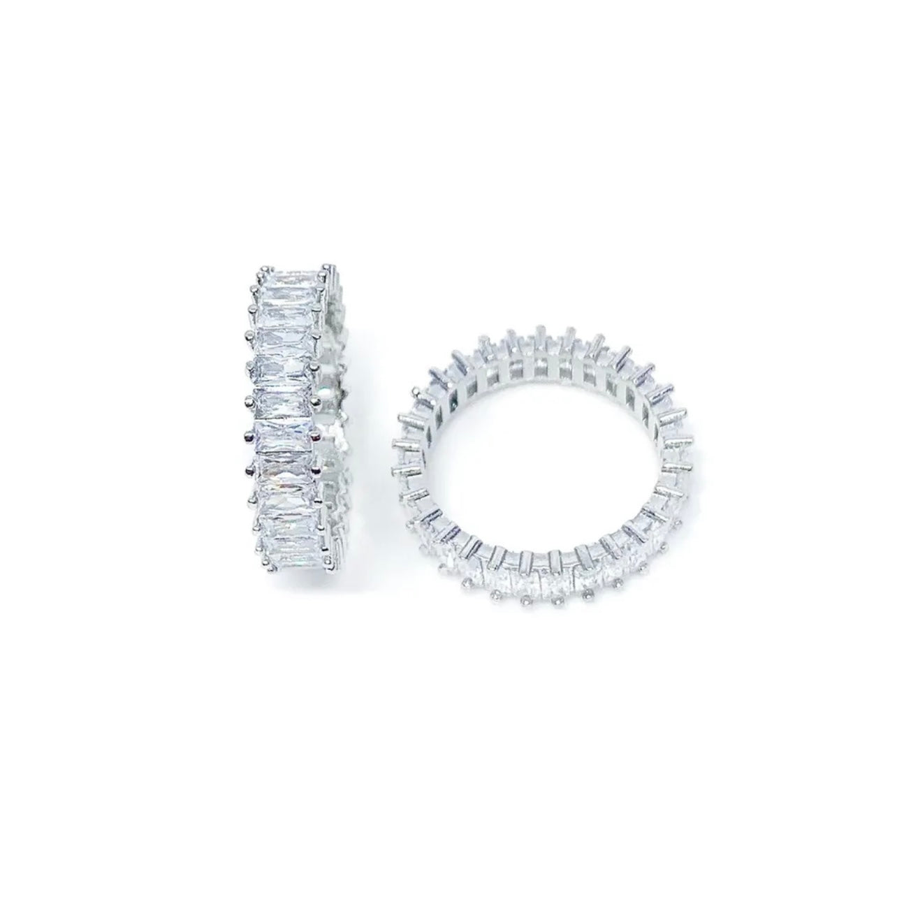 Exquisiter mehrfarbiger, makellos geschliffener Zirkonia 14 Karat Gold Silber Eternity Baguette Ring Größe 7