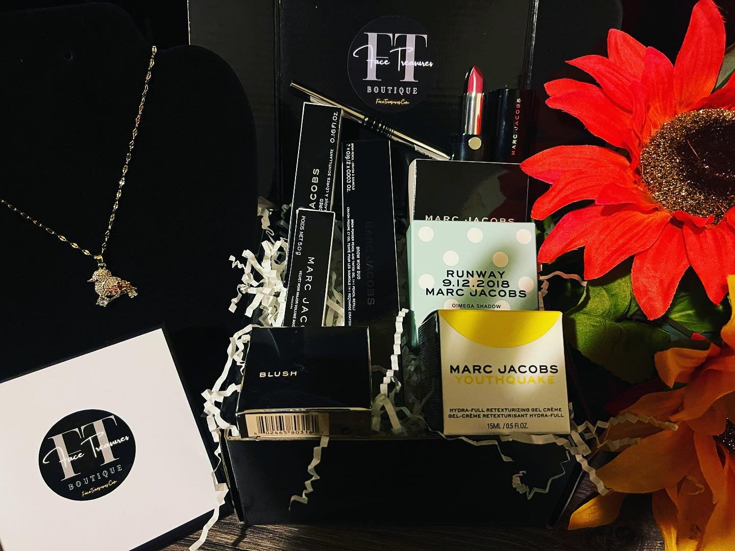 Marc Jacobs Limited Edition Collectors Makeup & Jewelry Holiday Bundle