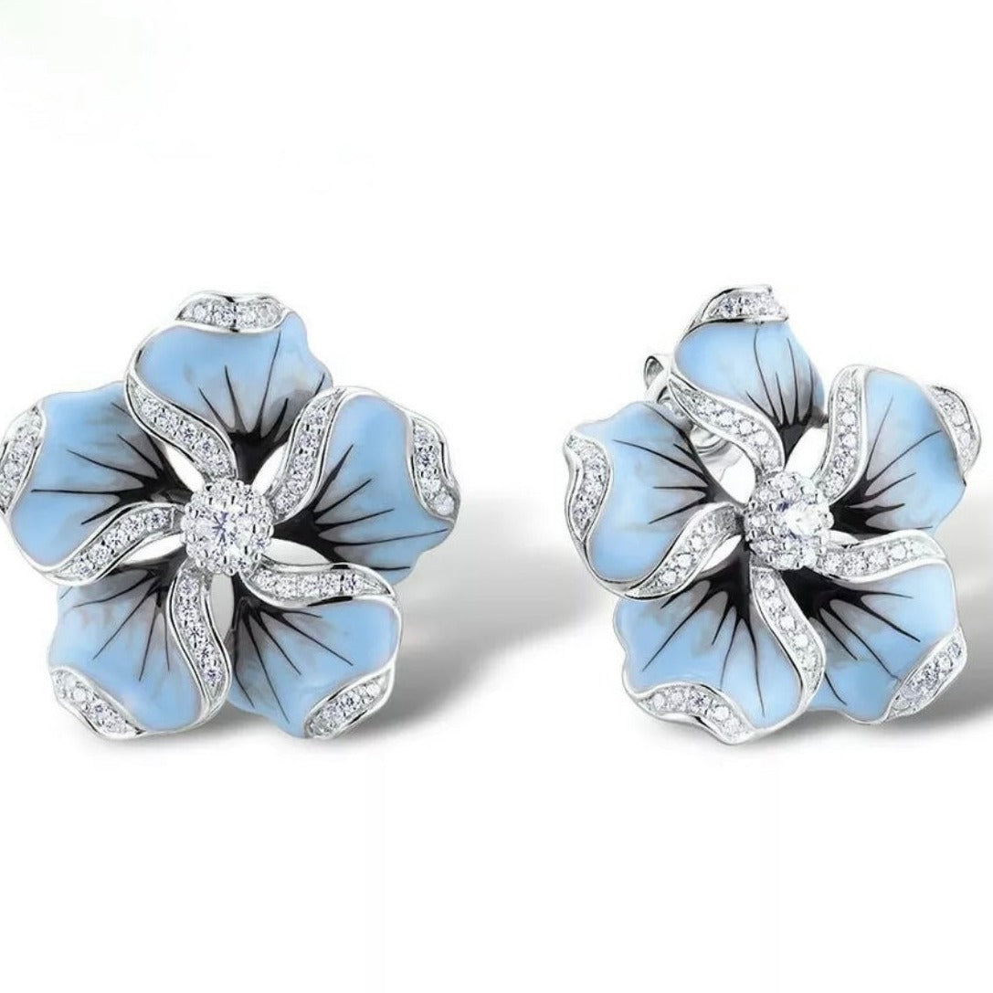 Preciosos pendientes de flores con incrustaciones de zafiro azul pastel de plata 925