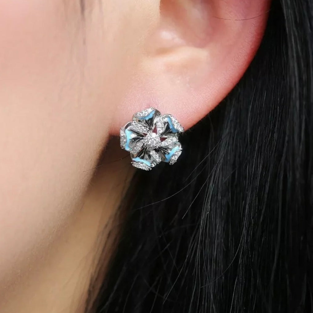 Preciosos pendientes de flores con incrustaciones de zafiro azul pastel de plata 925