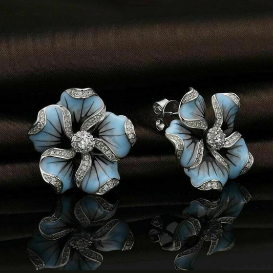 Wunderschöne Blumenohrringe aus 925er Silber mit pastellblauen Saphiren
