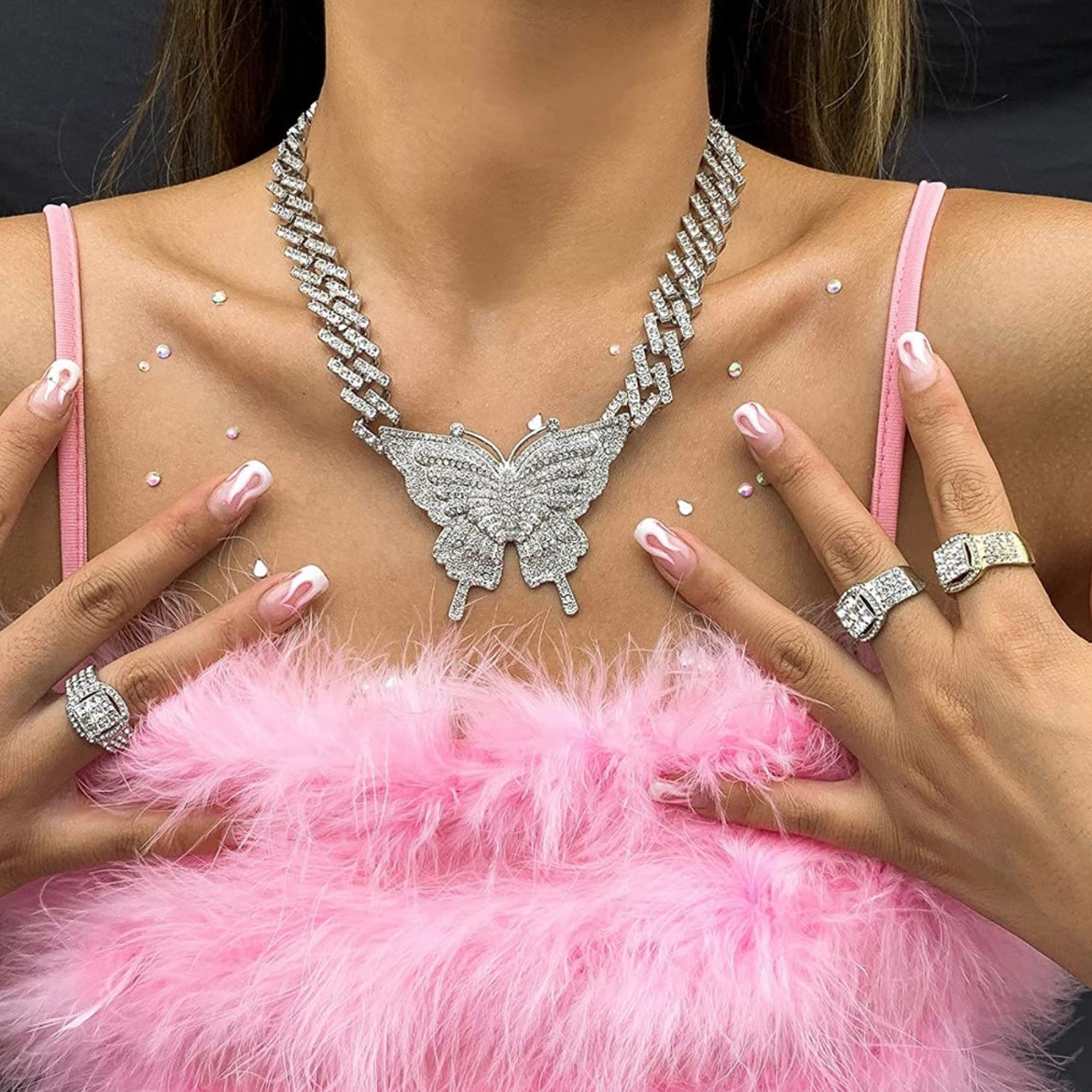 Collar de diamantes de imitación con eslabones cubanos de mariposa de 16 pulgadas