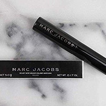 It's A smudge-proof volumizing mascara that makes lashes look thick and plush, yet never clumpy What It Does:  Adds Extreme Volume, Length & A Wipsy Dramatic Definition To Lashes, Giving Off A Super Long All Natural & Sexy Lash Appearance