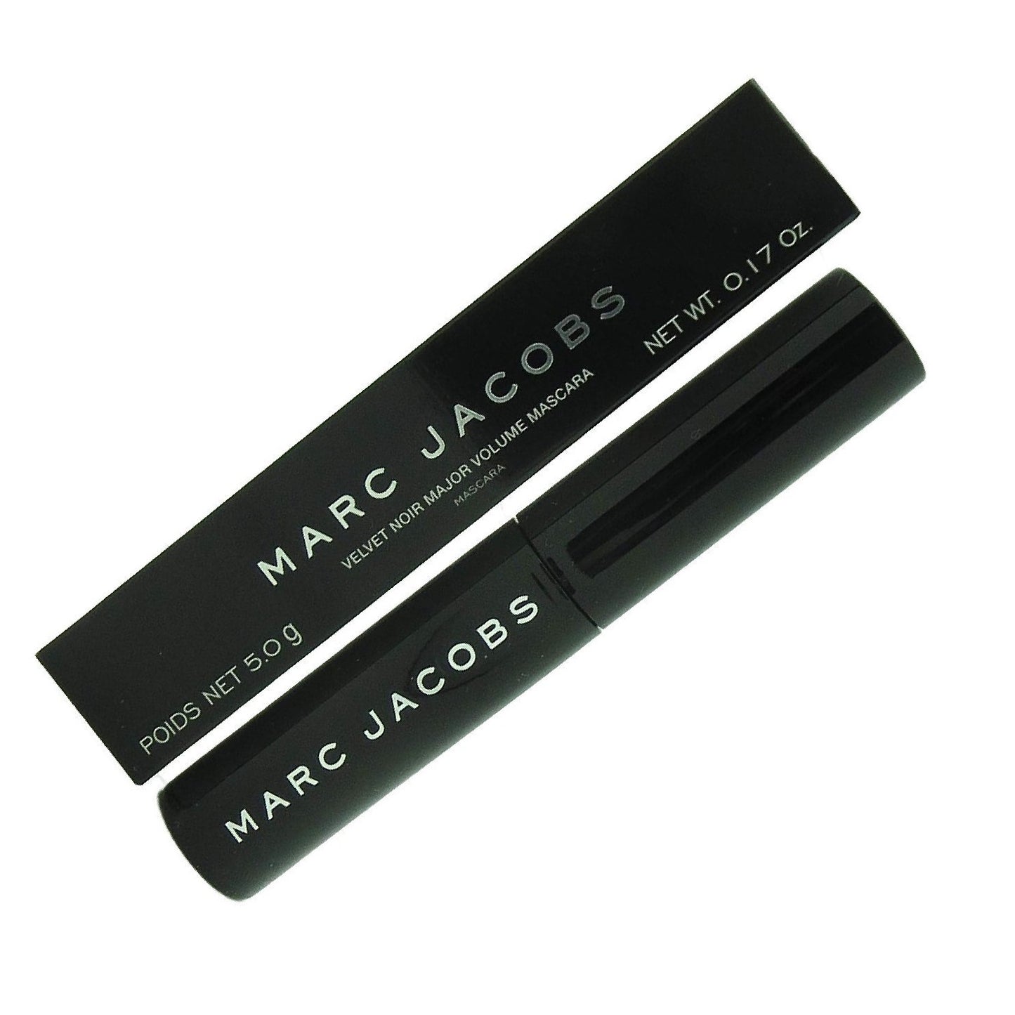 It's A smudge-proof volumizing mascara that makes lashes look thick and plush, yet never clumpy What It Does: Adds Extreme Volume, Length & A Wipsy Dramatic Definition To Lashes, Giving Off A Super Long All Natural & Sexy Lash Appearance