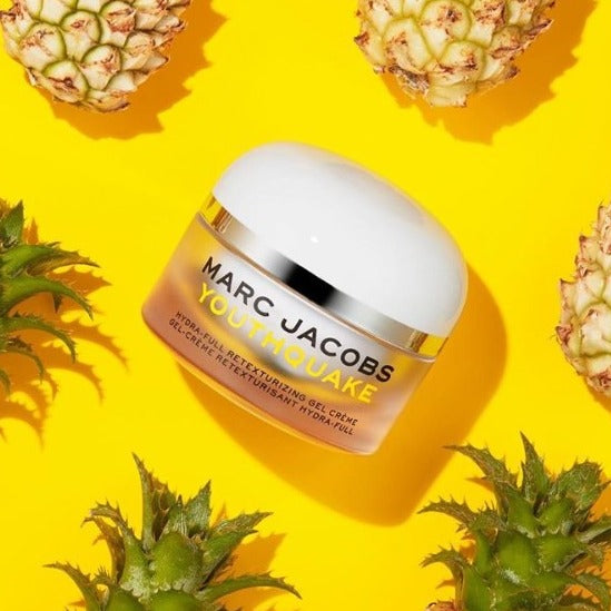A multitasking full size moisturizer, with powerful Pineapple Enzymes,Retinol and encapsulated sodium hyaluronate, that provides deep hydration and retexturizing results for a glowing, Moisturized younger looking makeup-ready canvas.