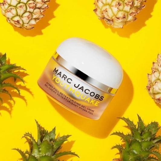 A multitasking full size moisturizer, with powerful Pineapple Enzymes,Retinol and encapsulated sodium hyaluronate, that provides deep hydration and retexturizing results for a glowing, Moisturized younger looking makeup-ready canvas.