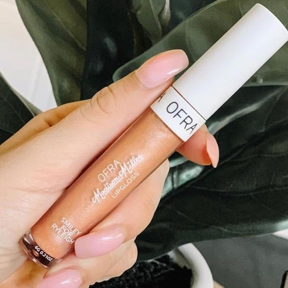 Brillo de labios Ofra Madison Miller | Smiley para Ryleigh | Tamaño completo .21 oz