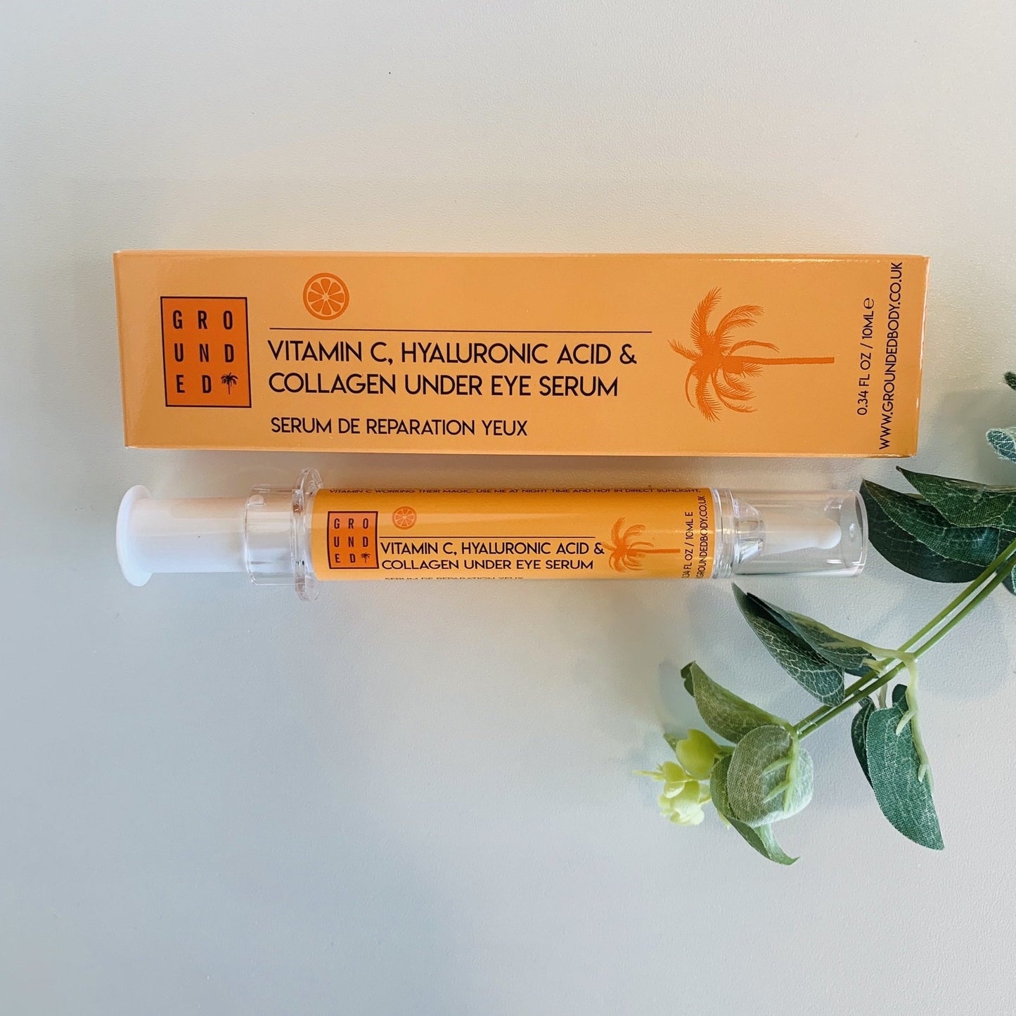 Firming, smoothing, de-puffing and hydrating this lightweight Super Eye Serum refreshes and fortifies the fabric of fragile skin. Its lightweight texture is Instantly absorbed around the skin leaving a cooling and refreshed feeling. Biotin and Collagen stimulate the synthesis of collagen and skin-plumping hyaluronic acid