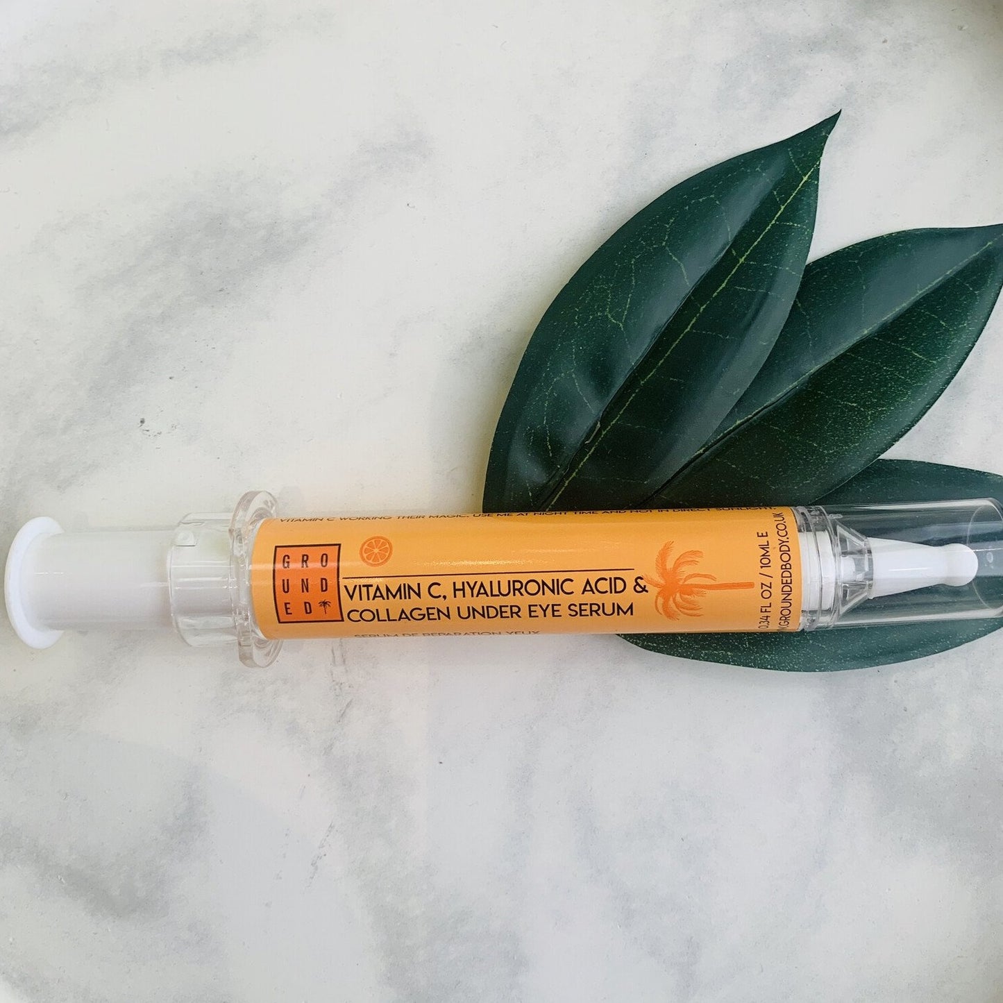 Firming, smoothing, de-puffing and hydrating this lightweight Super Eye Serum refreshes and fortifies the fabric of fragile skin. Its lightweight texture is Instantly absorbed around the skin leaving a cooling and refreshed feeling. Biotin and Collagen stimulate the synthesis of collagen and skin-plumping hyaluronic acid