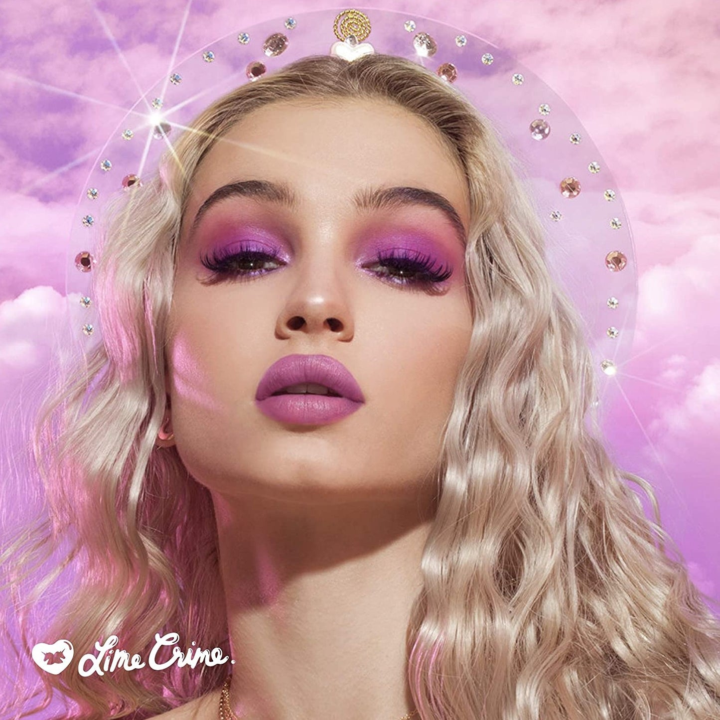 The Pretty Grunge Shadow Palette The heavenly sister of the grunge shadow palette! Happy pops of purple and pink put the crowning touch on the perfect light-to-mid tone range to flatter all skin tones. This palette includes 8 shades, 5 different finishes, 1 swipe coverage designed for eyes, cheek, and face. • Grunge gets pretty for the latest Venus palette, featuring shades and finishes that beam all the way to the skies beyond. • Rapturous lilac rose gold and mauve shades mixed with earthly browns.