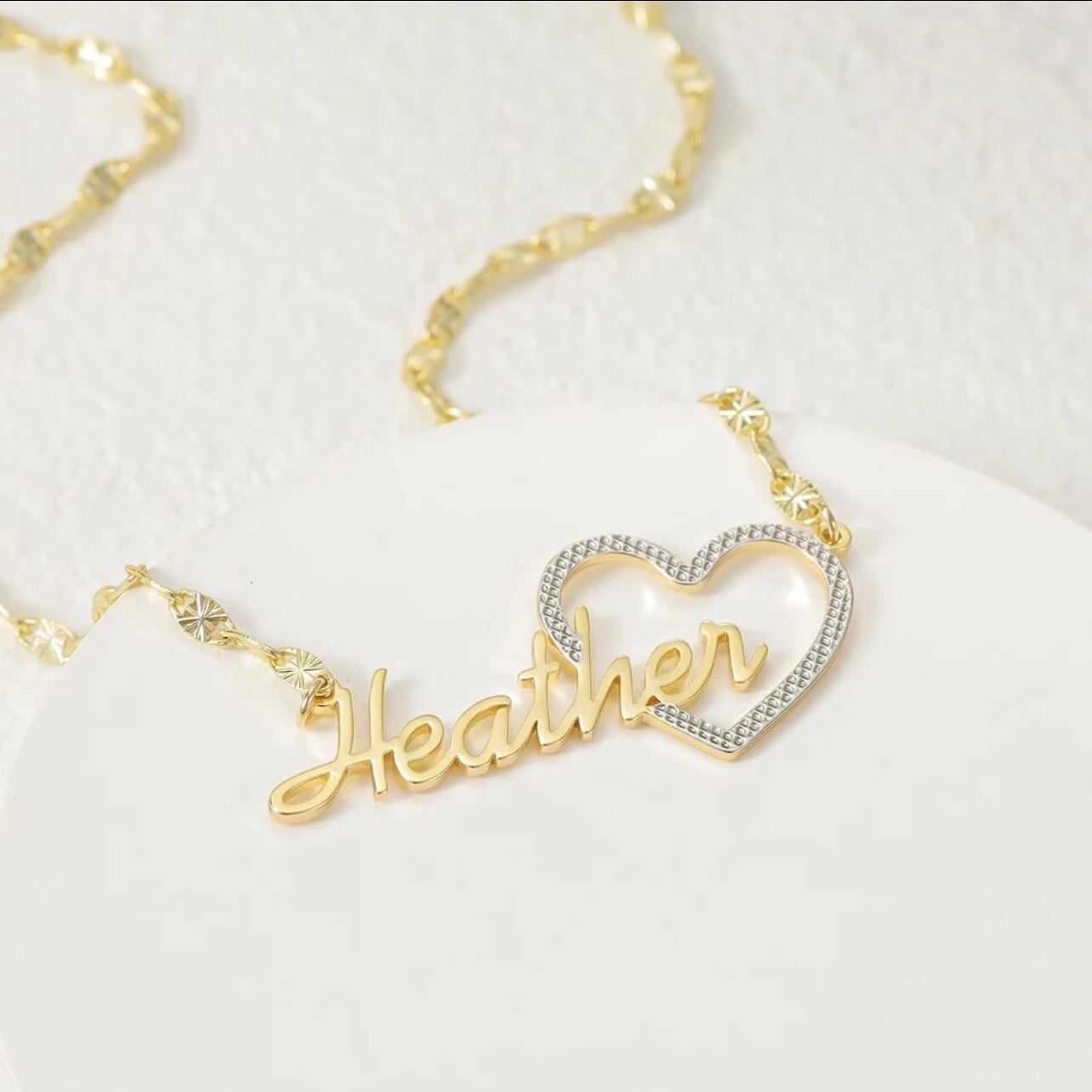 Colgante con nombre personalizado en forma de corazón de dos tonos en oro vermeil de 10 k y plata de ley con collar a juego