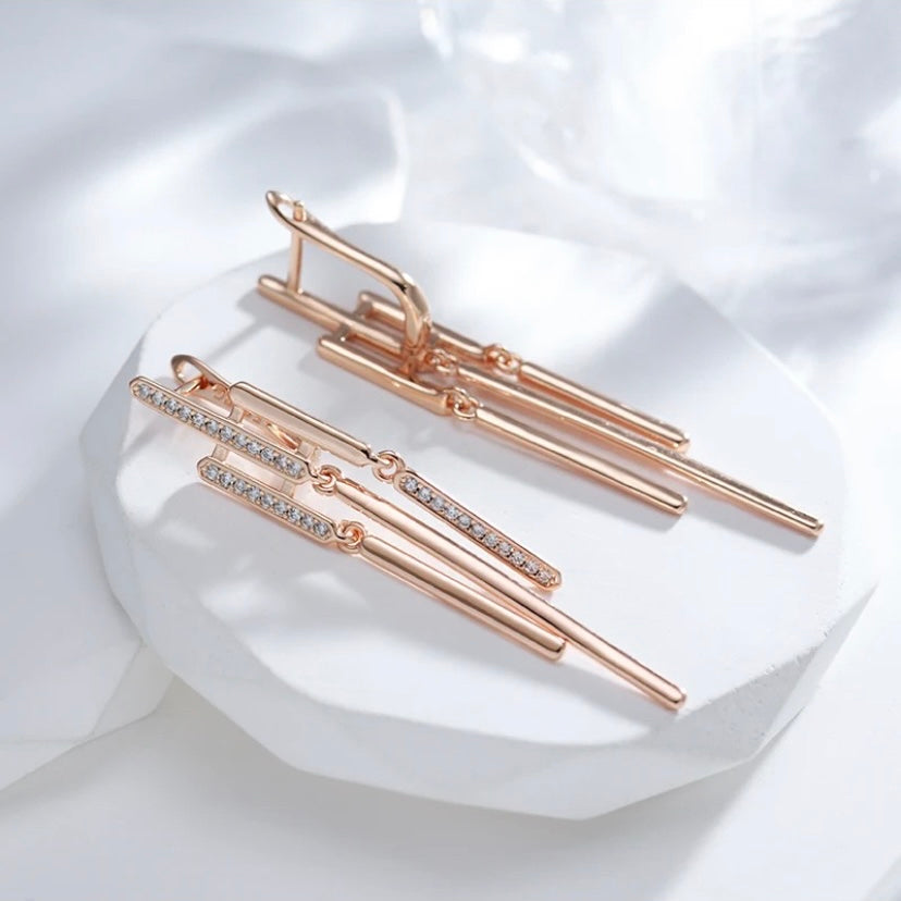 Pendientes minimalistas elegantes con zafiro y diamantes en oro rosa puro 585 de 15 quilates para mujer, 1 ctw.