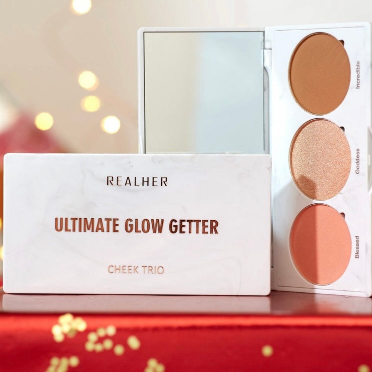 Realher ultimate glow getter face palette features 3 beautiful glowing shades that will highlight and contour every inch of your face and body giving off that island glow youve been dreaming about! Only available for purchase at Facetreasures Boutique at Facetreasures.com shipped same day you order worldwide. #facetreasures #facetreasuresBox  #ladiesngentzjewelry