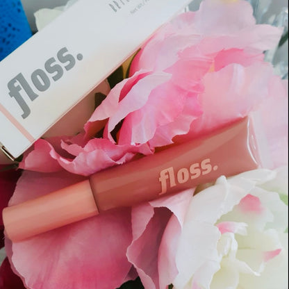 Zahnseide-Lipgloss in „YUL“