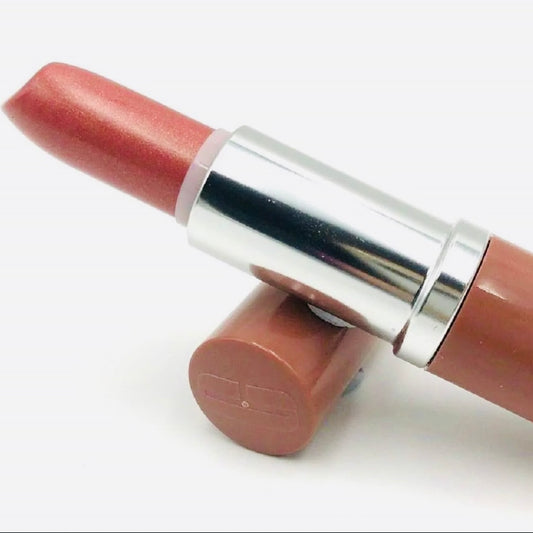 Clinique Pop Lip Color + Primer lápiz labial en #02 Bare Pop tamaño completo