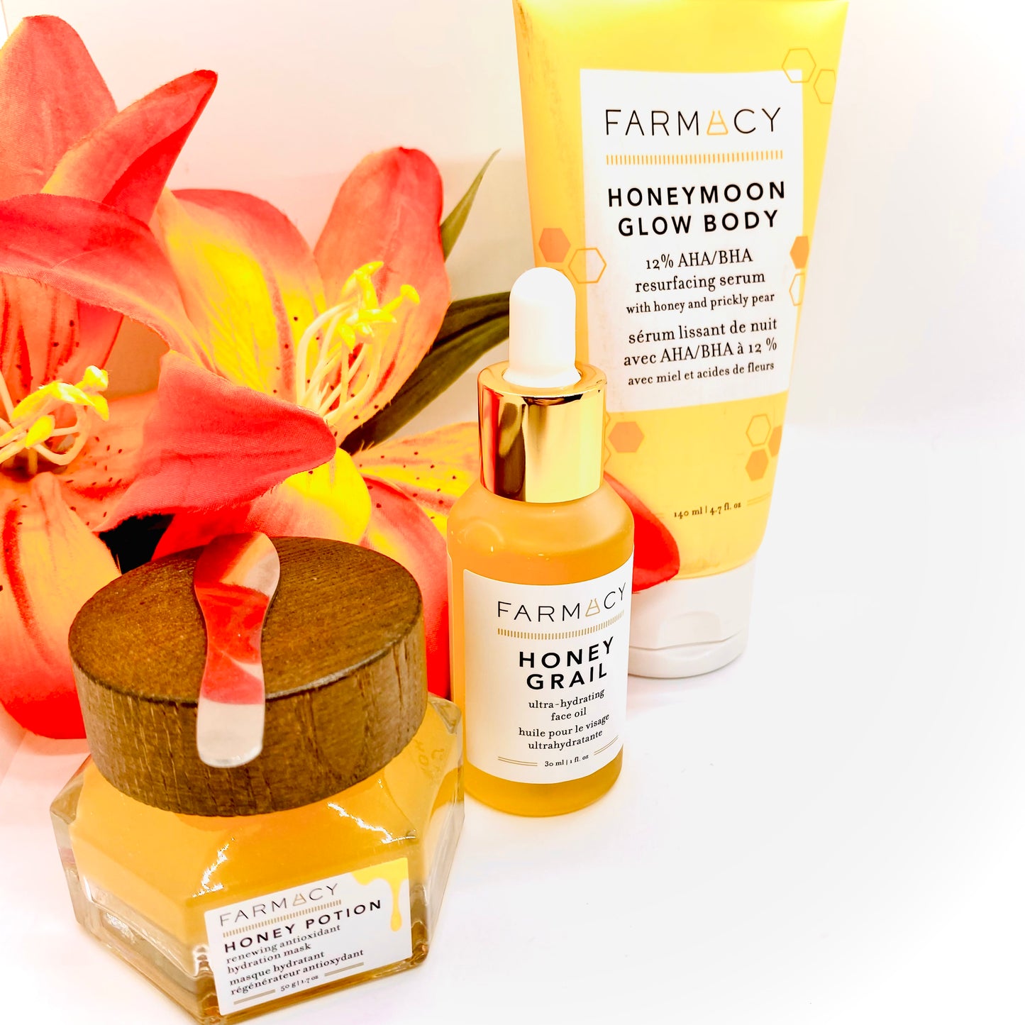 Farmacy Honeymoom Glow 3 piece Anti aging power Bundle which includes one fullsize cleanser, one full siz honey grail ultra hydrating face oul and last but not least, one super anti aging Night and day Moisturizer- All products have been curated specifically for Facetreasures Boutique and sister sites and you will jot find this set or bundle anywhere else except here at facetreasures.com