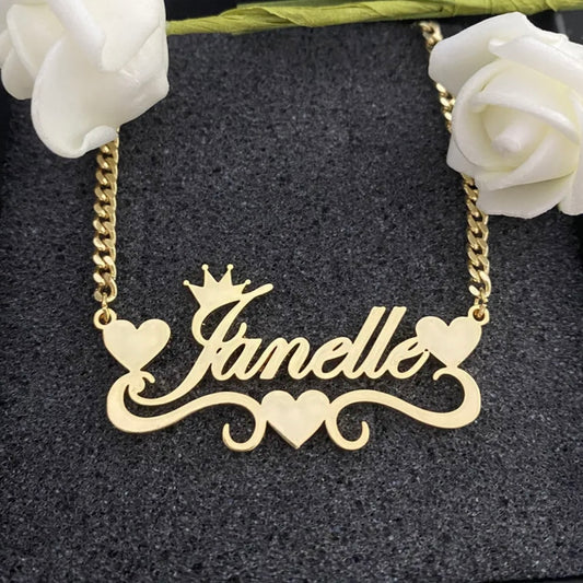 Placa con nombre personalizada de acero inoxidable en oro de 18k “Reina de corazones” con cadena de eslabones cubanos a juego