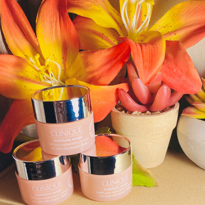Clinique Moisture Surge 100h Rehidratación de reposición automática Set de regalo de 3 piezas o crema individual de 15 ml. Crema de aumento de humedad grande