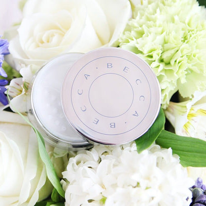 Specially developed for the under-eye area, this lightweight, velvety-soft powder brightens eyes while setting your color corrector and concealer in place. The finely milled powder contains microfine blurring pearls that brighten the eyes by deflecting light away from darkness. The translucent powder keeps eyes looking naturally brightened all day