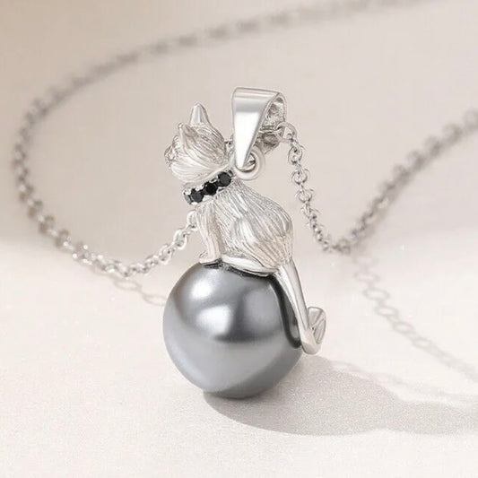 Elegante y raro colgante de gato único con perla de agua dulce de circonita cúbica con corte de diamante 925 y cadena WaterWave de plata de 18 "