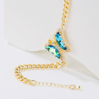 Colgante de mariposa de zafiro azul brillante en pulsera de eslabones cubanos de oro vermeil de 14 k