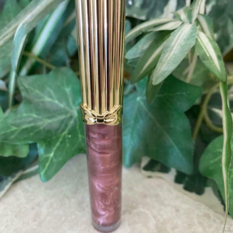 Gloss to make em envy, All natural lip plumping gloss that gives result immediately & With a Estee Lauder pure color envy #115 flashfire -Shine so bright, you can't help but kiss it.