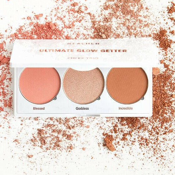 Realher ultimate glow getter face palette features 3 beautiful glowing shades that will highlight and contour every inch of your face and body giving off that island glow youve been dreaming about! Only available for purchase at Facetreasures Boutique at Facetreasures.com shipped same day you order worldwide. #Facetreasures #FacetreasuresBox # LadiesNgentz 